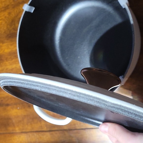 Le Creuset Lace Relief 7.8 inch cocette rondo - Picture 5 of 9